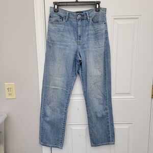 Uniqlo Womens Straight Leg High Rise Light Wash Denim Jeans Soft Classic Size 27